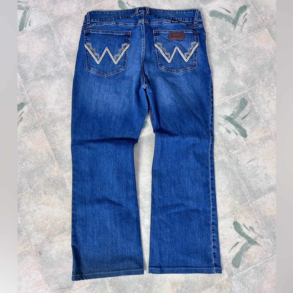 Wrangler Women's Boot Cut Jeans in Dark Blue